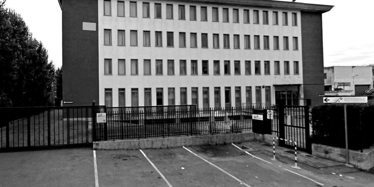 sede-arechi-multiservice-blackwhite